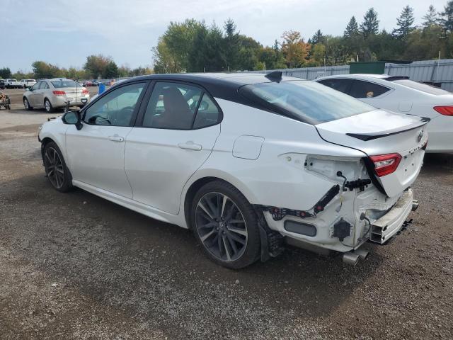 4T1B61HKXJU126522 - 2018 TOYOTA CAMRY XSE WHITE photo 2