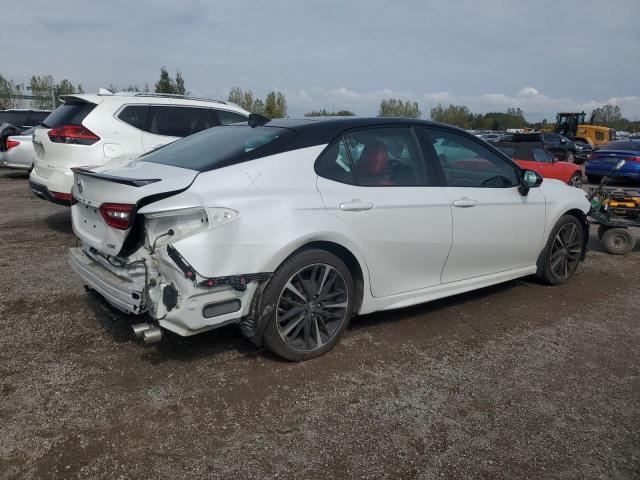 4T1B61HKXJU126522 - 2018 TOYOTA CAMRY XSE WHITE photo 3