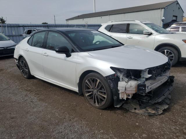 4T1B61HKXJU126522 - 2018 TOYOTA CAMRY XSE WHITE photo 4