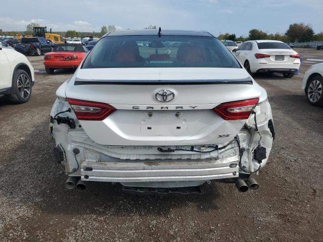 4T1B61HKXJU126522 - 2018 TOYOTA CAMRY XSE WHITE photo 6