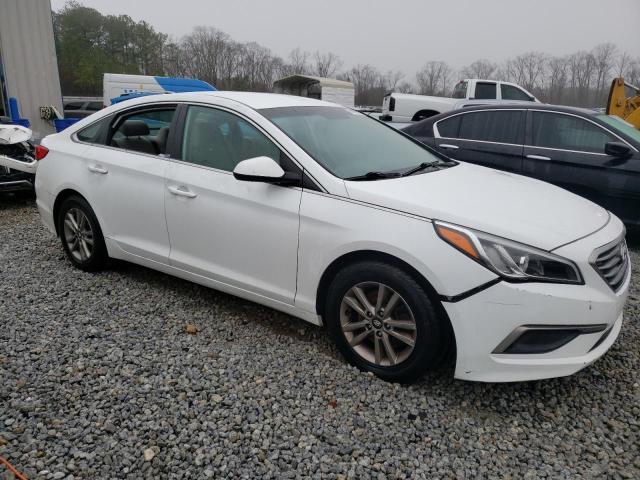 5NPE24AF9GH261506 - 2016 HYUNDAI SONATA SE WHITE photo 4