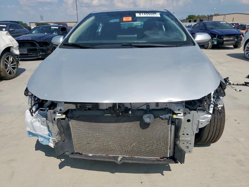 5YFB4MDE8PP011306 - 2023 TOYOTA COROLLA LE Silber Foto 5