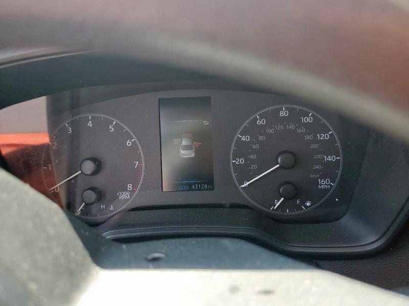 5YFB4MDE8PP011306 - 2023 TOYOTA COROLLA LE Silber Foto 9