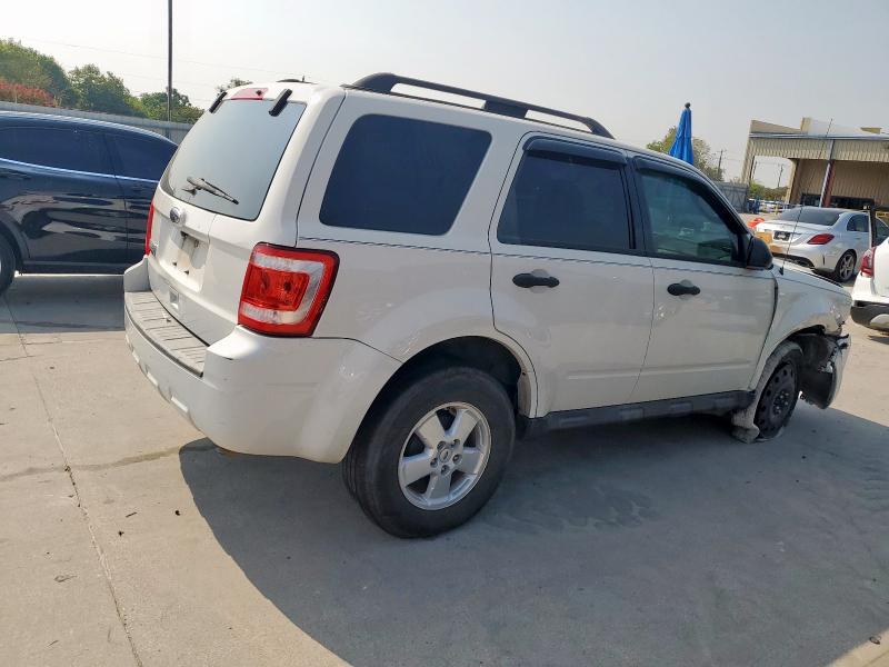 1FMCU9D73BKB19970 - 2011 FORD ESCAPE XLT WHITE photo 3