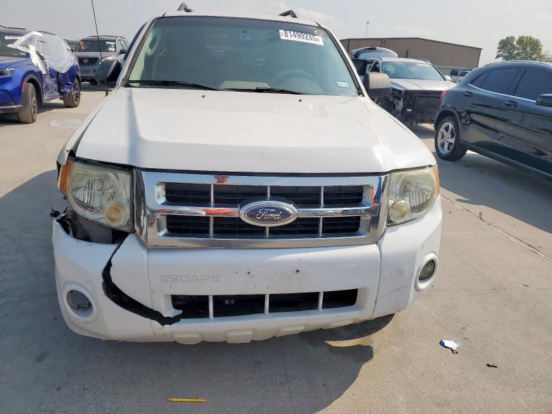 1FMCU9D73BKB19970 - 2011 FORD ESCAPE XLT WHITE photo 5