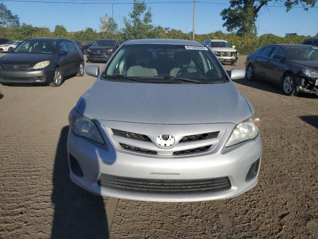 2T1BU4EEXCC913755 - 2012 TOYOTA COROLLA BASE ვერცხლისფერი ფოტო 5