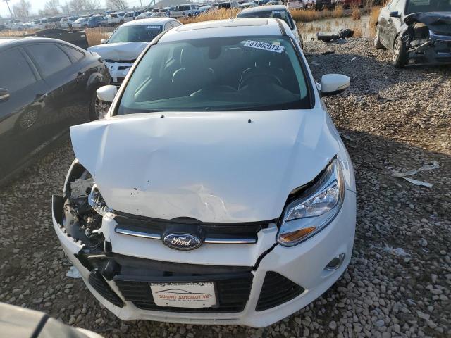 1FAHP3M23CL392895 - 2012 FORD FOCUS SEL WHITE photo 5