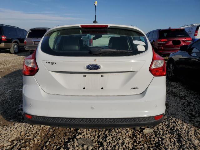 1FAHP3M23CL392895 - 2012 FORD FOCUS SEL WHITE photo 6