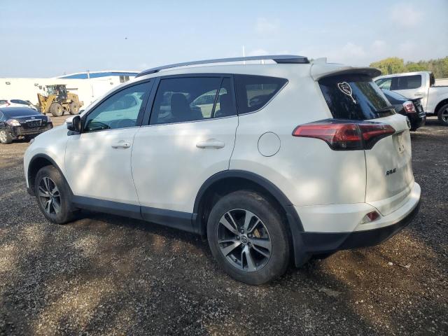 2T3BFREV9JW853378 - 2018 TOYOTA RAV4 LE Weiß Foto 2