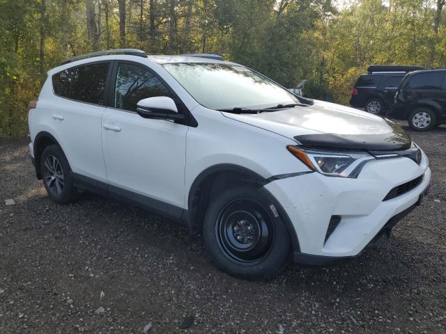 2T3BFREV9JW853378 - 2018 TOYOTA RAV4 LE Weiß Foto 4