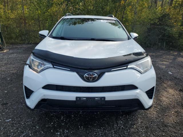 2T3BFREV9JW853378 - 2018 TOYOTA RAV4 LE Weiß Foto 5