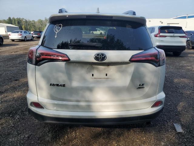 2T3BFREV9JW853378 - 2018 TOYOTA RAV4 LE Weiß Foto 6