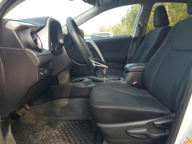 2T3BFREV9JW853378 - 2018 TOYOTA RAV4 LE Weiß Foto 7