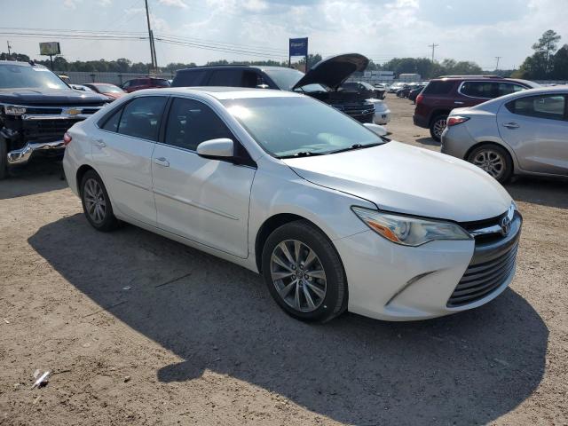 4T1BF1FK7HU692196 - 2017 TOYOTA CAMRY LE WHITE photo 4