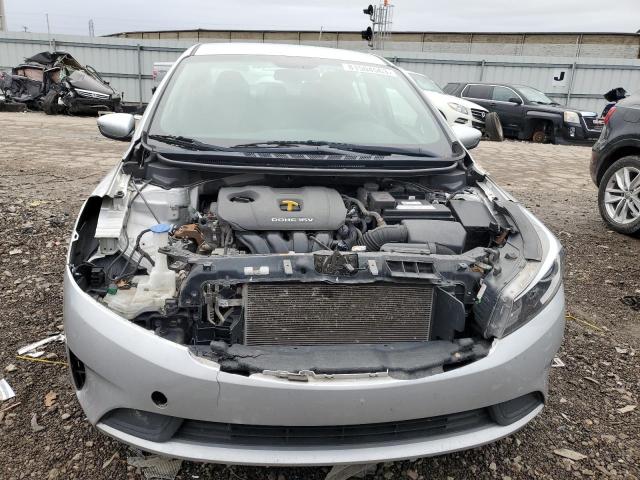 3KPFK4A75HE122489 - 2017 KIA FORTE LX SILVER photo 5