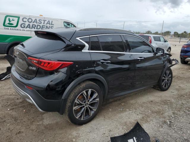 SJKCH5CR1HA032570 - 2017 INFINITI QX30 BASE Schwarz Foto 3