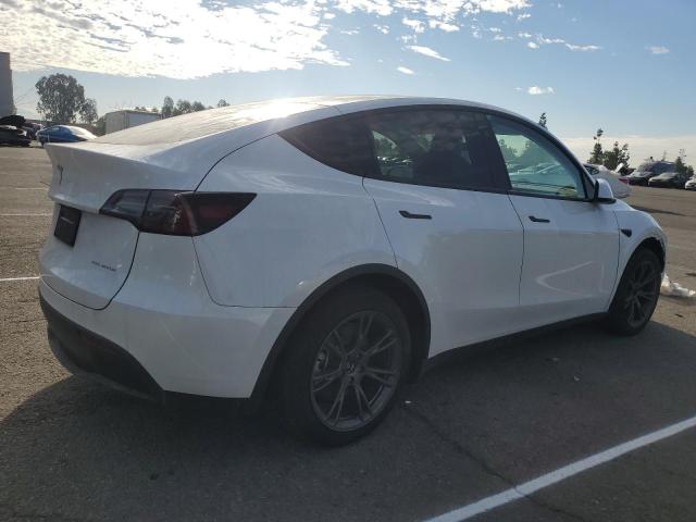 7SAYGAEE4RF176544 - 2024 TESLA MODEL Y Beyaz fotoğraf 3