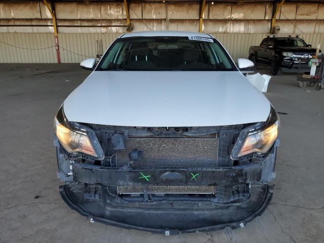 5XXGT4L32JG195442 - 2018 KIA OPTIMA LX WHITE photo 5