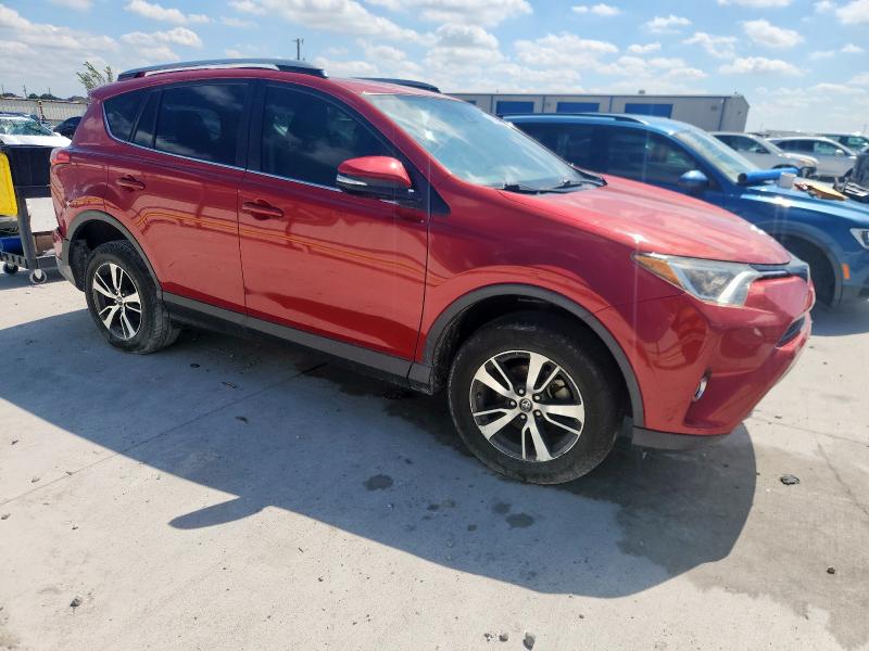 JTMWFREV7HJ145463 - 2017 TOYOTA RAV4 XLE RED photo 4