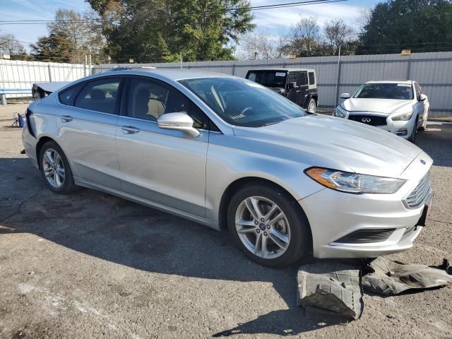 3FA6P0HDXJR207998 - 2018 FORD FUSION SE SILVER photo 4