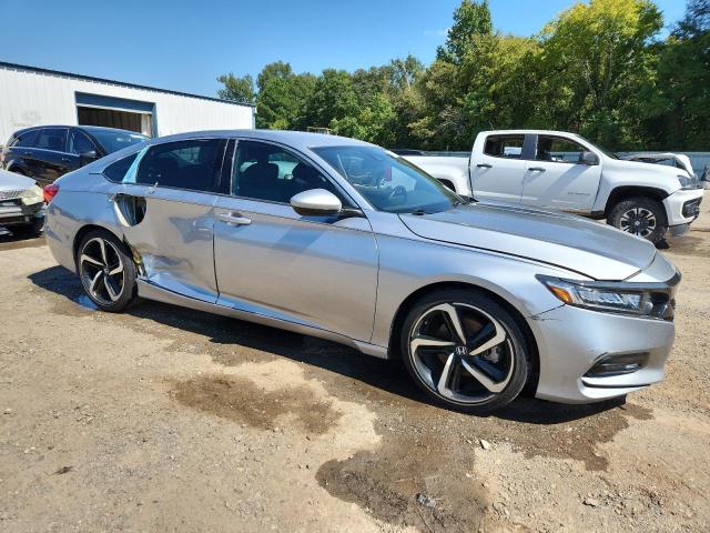 1HGCV1F39JA233216 - 2018 HONDA ACCORD SPORT SILVER photo 4
