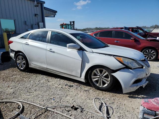 5NPEB4AC7DH664594 - 2013 HYUNDAI SONATA GLS WHITE photo 4