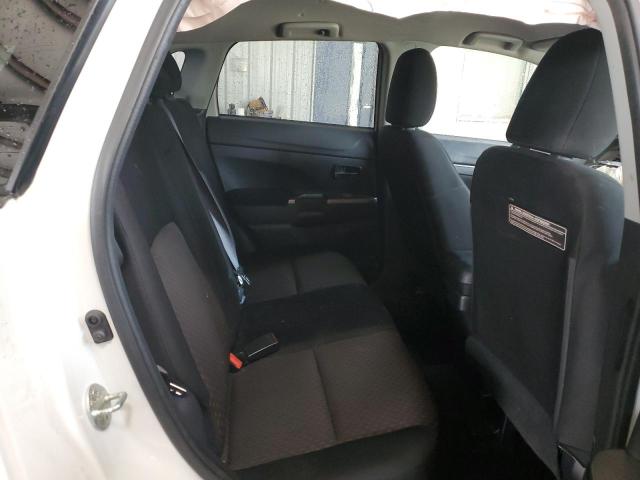 JA4AR3AU4JU022990 - 2018 MITSUBISHI OUTLANDER ES თეთრი ფოტო 11