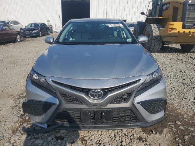 4T1G11BK0RU114159 - 2024 TOYOTA CAMRY SE NIGHT SHADE SILVER photo 5