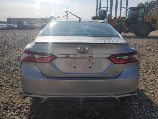 4T1G11BK0RU114159 - 2024 TOYOTA CAMRY SE NIGHT SHADE SILVER photo 6