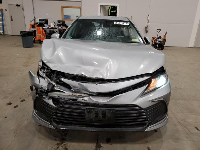 4T1C11BK6NU053487 - 2022 TOYOTA CAMRY LE SILVER photo 5