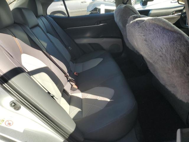 4T1BZ1HK0JU012147 - 2018 TOYOTA CAMRY XSE SILVER photo 10