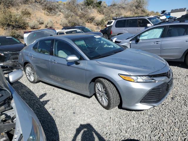4T1BZ1HK0JU012147 - 2018 TOYOTA CAMRY XSE SILVER photo 4