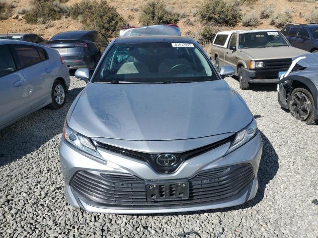 4T1BZ1HK0JU012147 - 2018 TOYOTA CAMRY XSE SILVER photo 5
