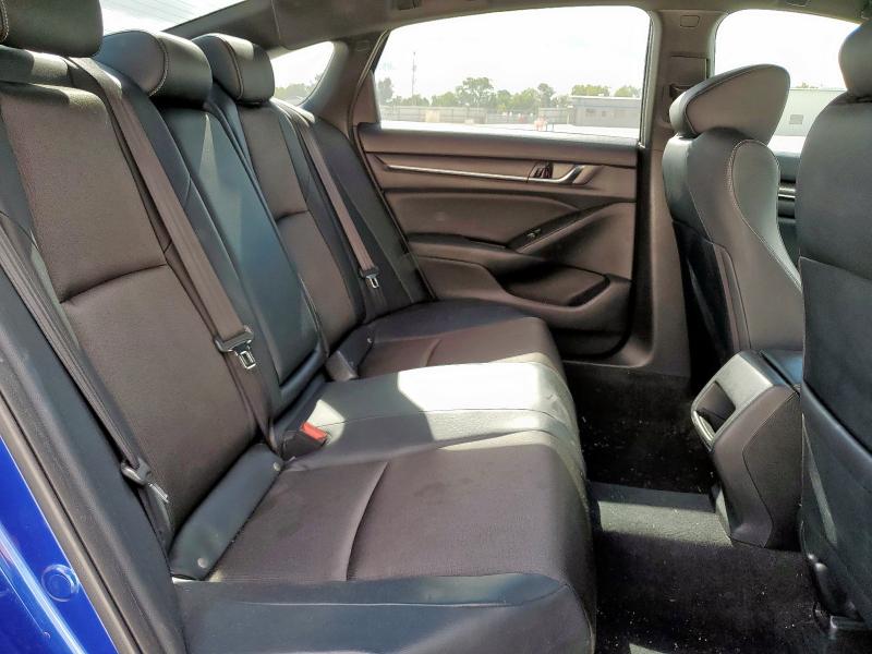 1HGCV1F37JA246174 - 2018 HONDA ACCORD SPORT Blau Foto 10