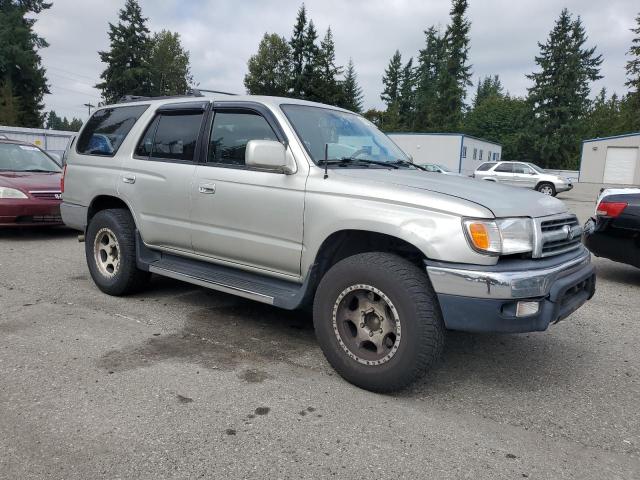JT3GN86R1X0126239 - 1999 TOYOTA 4RUNNER SR5 银色 照片 4