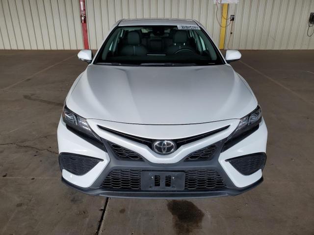 4T1G11AK6PU742144 - 2023 TOYOTA CAMRY SE NIGHT SHADE WHITE photo 5