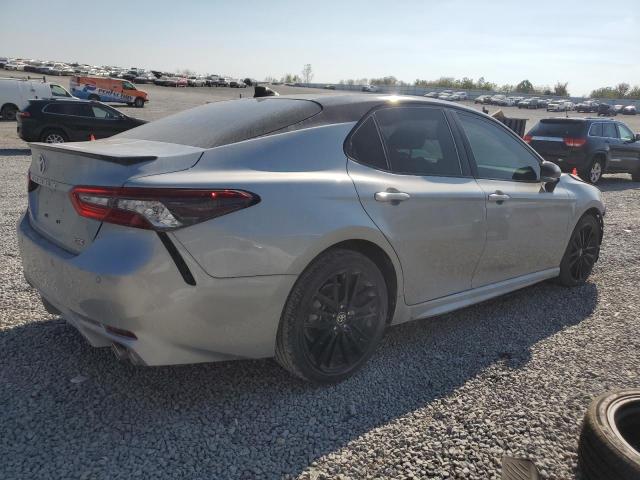 4T1K61AK1NU064377 - 2022 TOYOTA CAMRY XSE 银色 照片 3