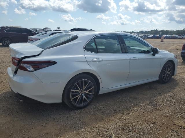 4T1F11AK8PU162020 - 2023 TOYOTA CAMRY XLE Սպիտակ լուսանկար 3