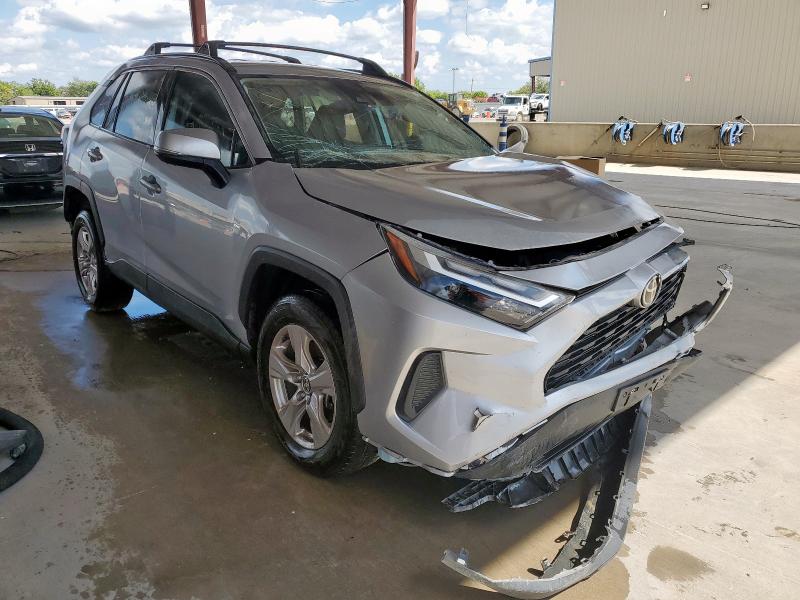 2T3W1RFV5NC192325 - 2022 TOYOTA RAV4 XLE SILVER photo 4