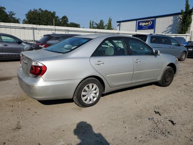 4T1BE32K05U011120 - 2005 TOYOTA CAMRY LE SILVER photo 3