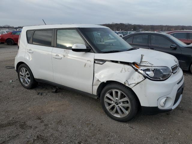 KNDJP3A50J7508392 - 2018 KIA SOUL + WHITE photo 4