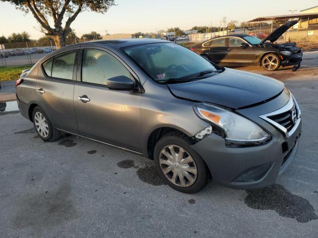 3N1CN7AP5KL831831 - 2019 NISSAN VERSA S رمادي صورة 4