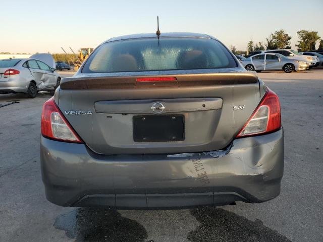 3N1CN7AP5KL831831 - 2019 NISSAN VERSA S رمادي صورة 6