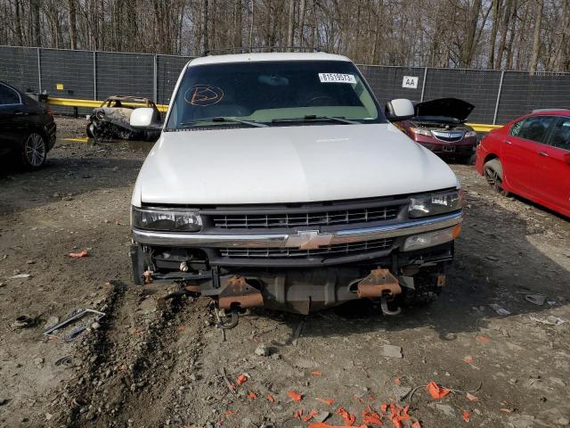 3GNFK16T41G235243 - 2001 CHEVROLET SUBURBAN K1500 WHITE photo 5