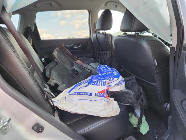 5N1AT2MV7JC743912 - 2018 NISSAN ROGUE S 银色 照片 11