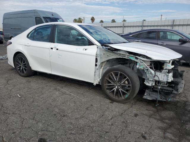4T1G11AK0PU751518 - 2023 TOYOTA CAMRY SE NIGHT SHADE WHITE photo 4