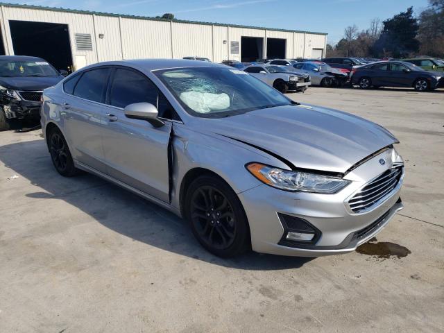 3FA6P0HD7LR184022 - 2020 FORD FUSION SE SILVER photo 4