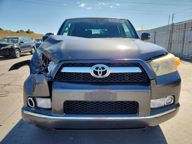 JTEBU5JR8B5036530 - 2011 TOYOTA 4RUNNER SR5 灰色 照片 5