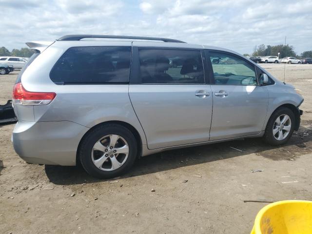 5TDKK3DC7BS087503 - 2011 TOYOTA SIENNA LE 银色 照片 3