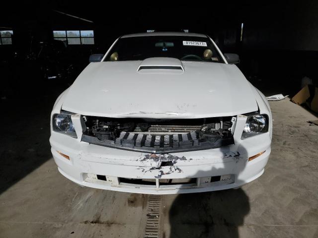 1ZVFT82H765196756 - 2006 FORD MUSTANG GT WHITE photo 5